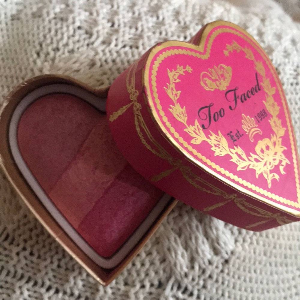 Too faced blush